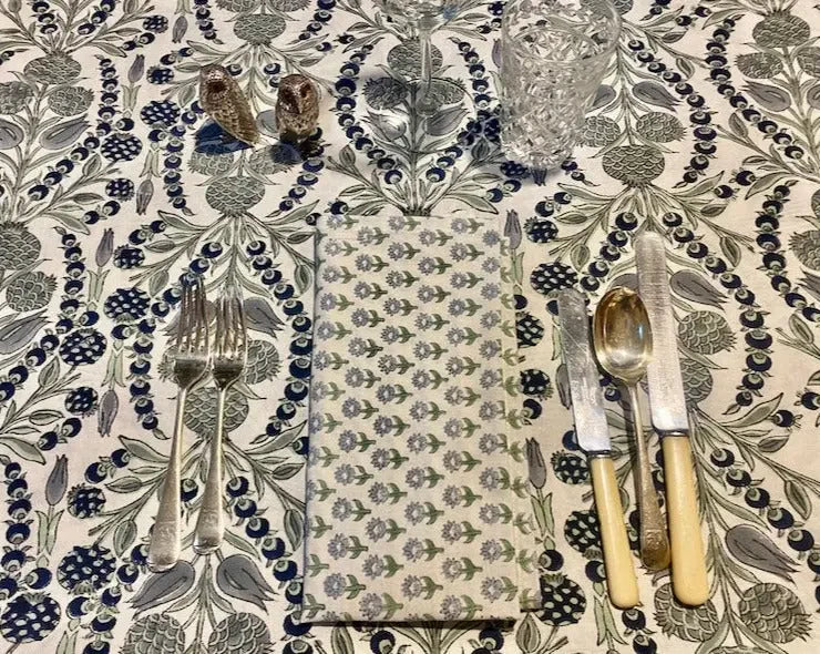 Tablecloth in Anaar Mist with Napkin in Little French Flower
