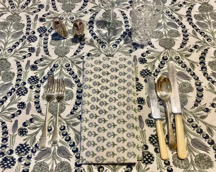 Tablecloth in Anaar Mist with Napkin in Little French Flower