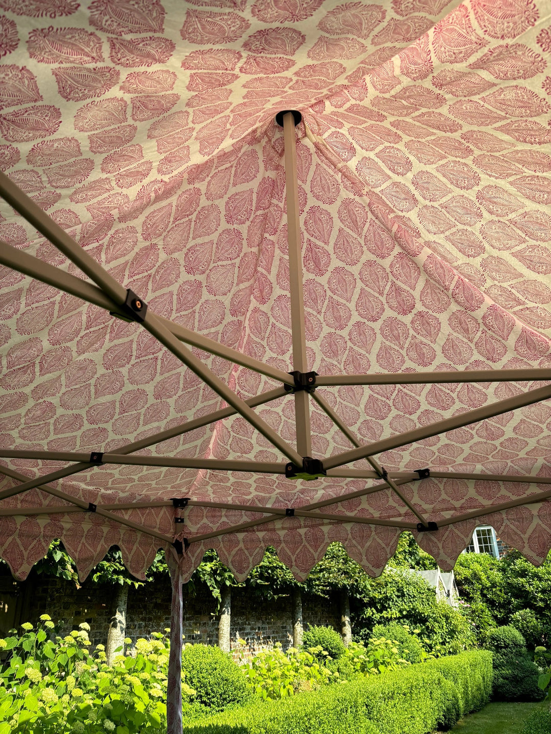 Garden Parasol UK: Style and Comfort for Outdoor Living