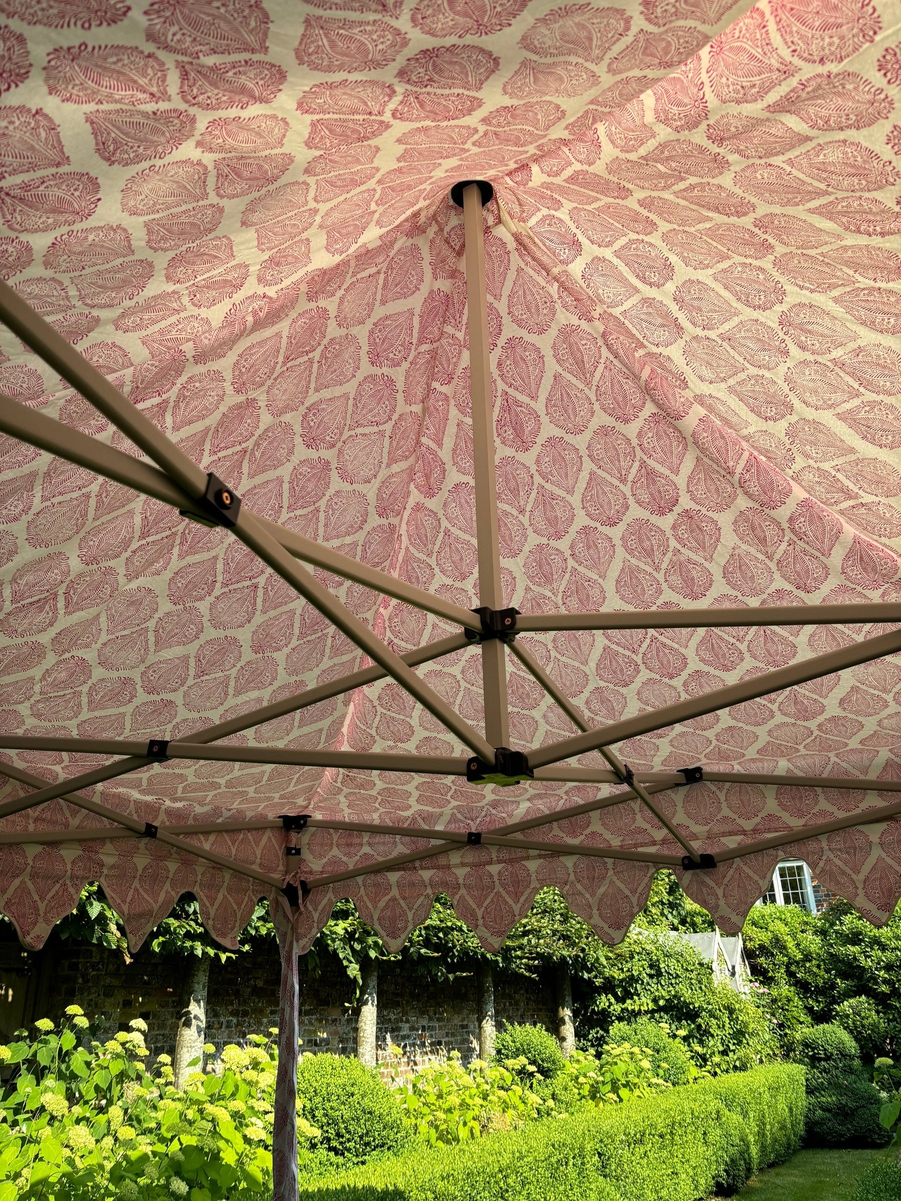 Garden Parasol UK: Style and Comfort for Outdoor Living