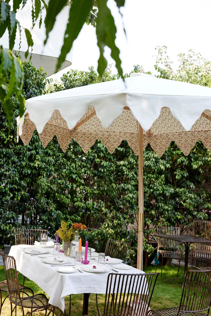 Garden Parasols: Uplifting Outdoor Living